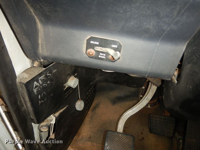 image for item DI6949 1999 Volvo WG  semi truck