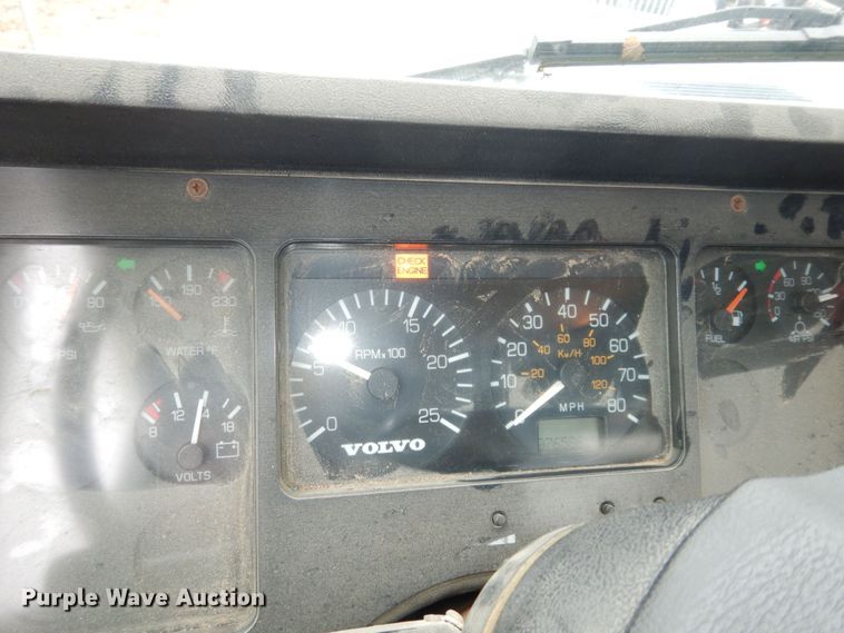 image for item DI6949 1999 Volvo WG  semi truck