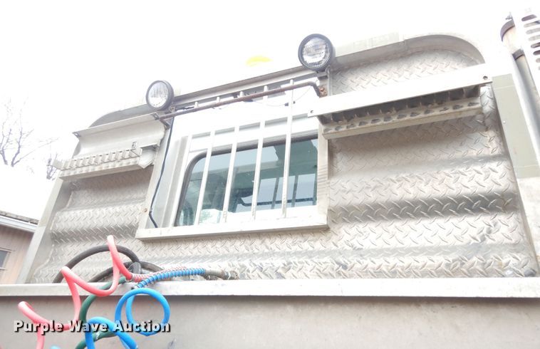 image for item DI6949 1999 Volvo WG  semi truck