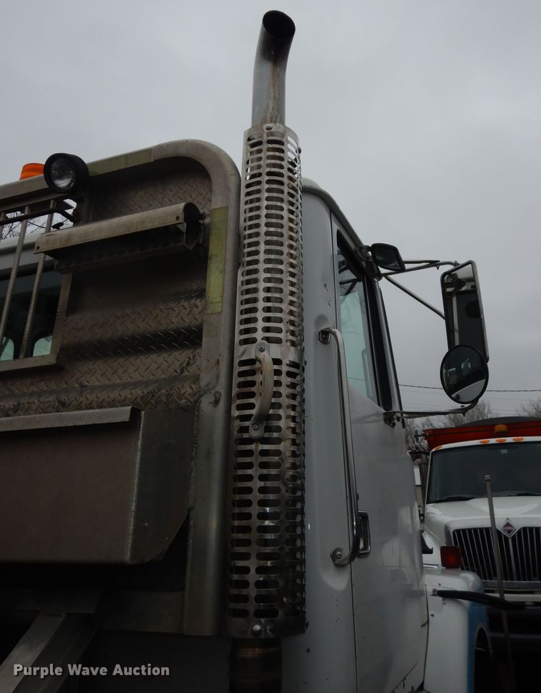 image for item DI6949 1999 Volvo WG  semi truck