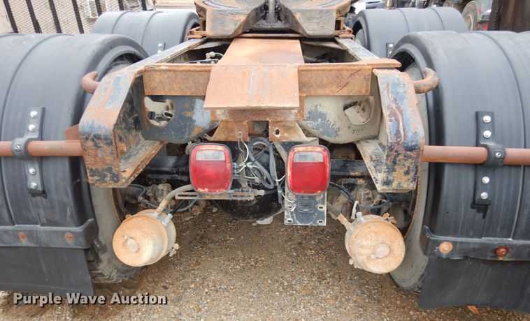 image for item DI6949 1999 Volvo WG  semi truck