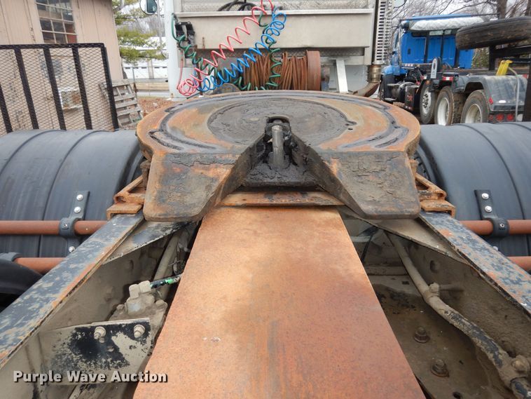 image for item DI6949 1999 Volvo WG  semi truck