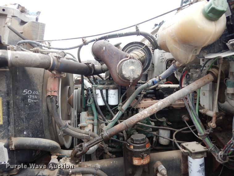 image for item DI6949 1999 Volvo WG  semi truck