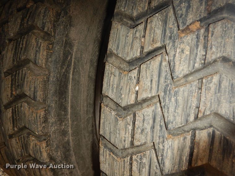 image for item DI6949 1999 Volvo WG  semi truck