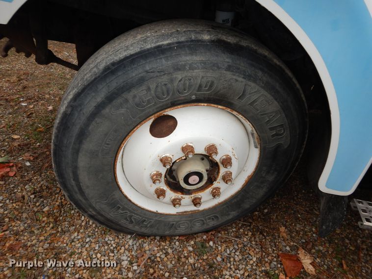 image for item DI6949 1999 Volvo WG  semi truck