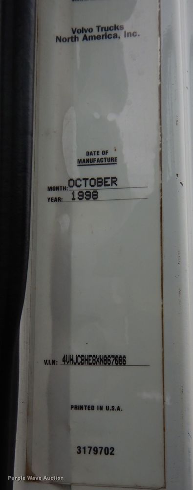 image for item DI6949 1999 Volvo WG  semi truck