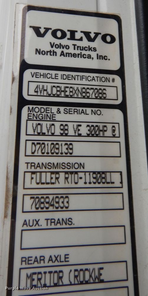 image for item DI6949 1999 Volvo WG  semi truck