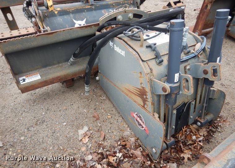 image for item DI6963 2017 Bobcat 18PLA  skid steer cold planer