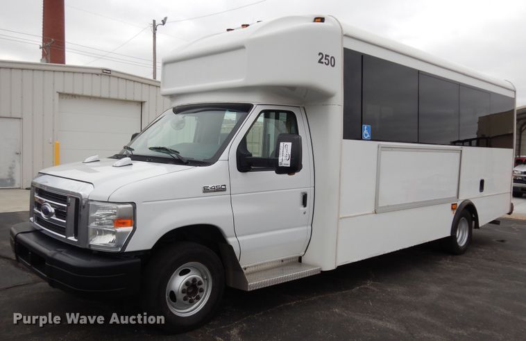 image for item DI6997 2013 Ford E450 Super Duty  shuttle bus