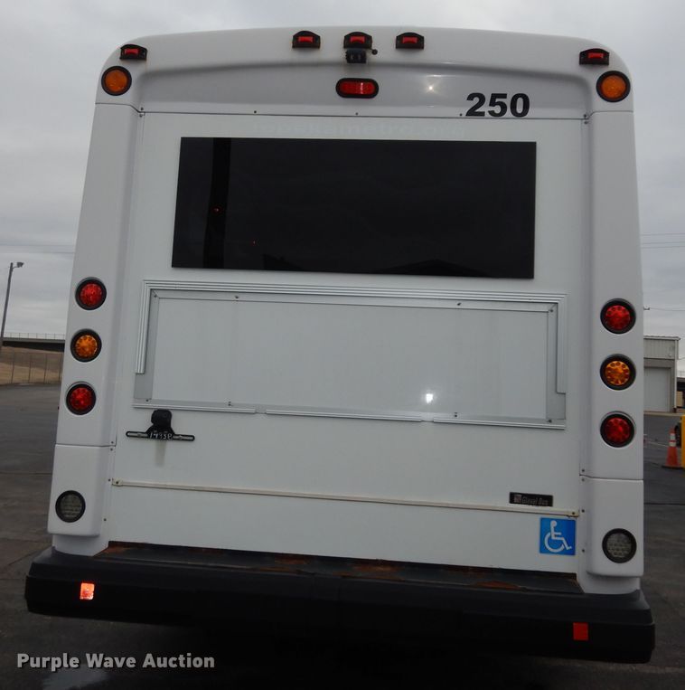 image for item DI6997 2013 Ford E450 Super Duty  shuttle bus