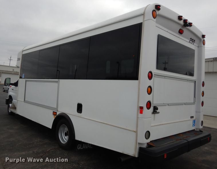 image for item DI6997 2013 Ford E450 Super Duty  shuttle bus