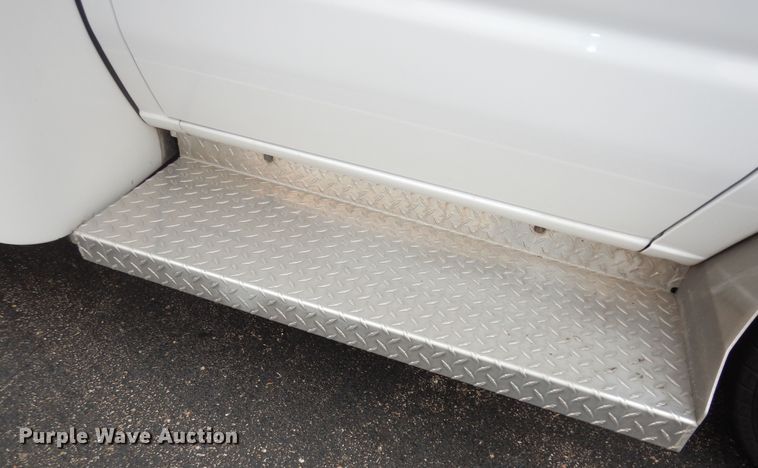 image for item DI6997 2013 Ford E450 Super Duty  shuttle bus