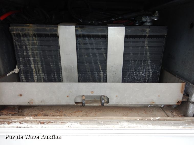 image for item DI6997 2013 Ford E450 Super Duty  shuttle bus