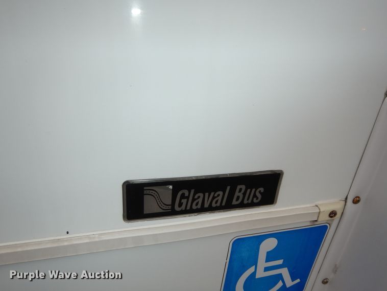 image for item DI6997 2013 Ford E450 Super Duty  shuttle bus