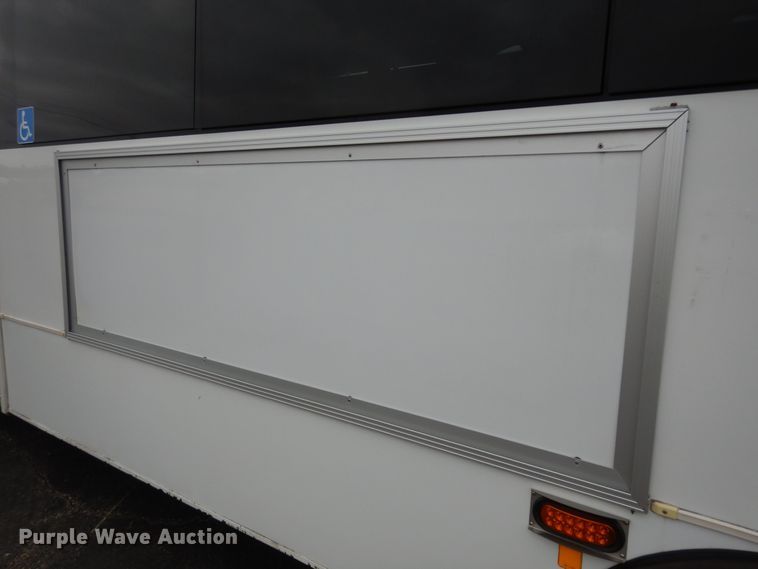 image for item DI6997 2013 Ford E450 Super Duty  shuttle bus