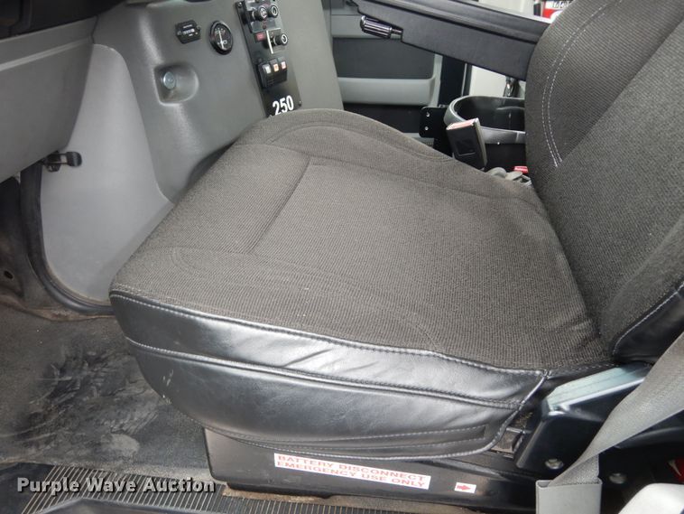 image for item DI6997 2013 Ford E450 Super Duty  shuttle bus