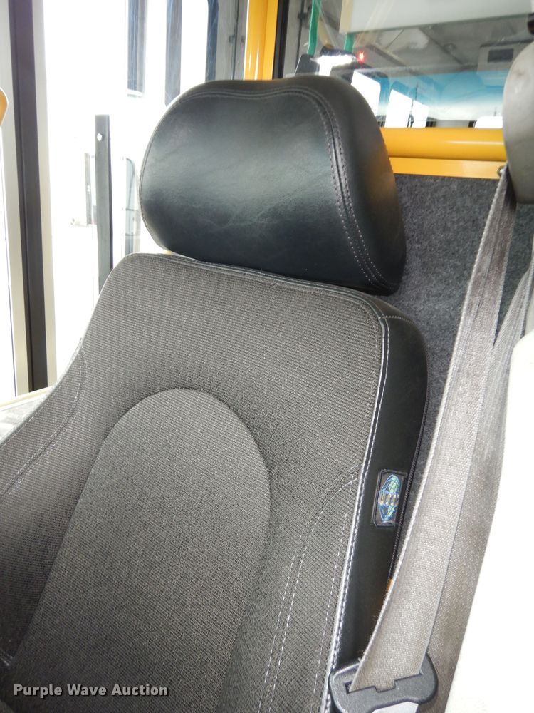 image for item DI6997 2013 Ford E450 Super Duty  shuttle bus