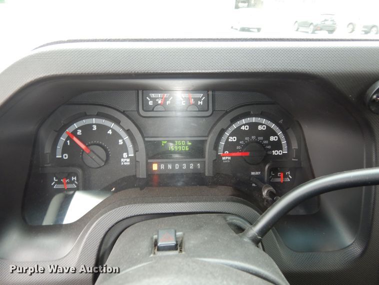 image for item DI6997 2013 Ford E450 Super Duty  shuttle bus