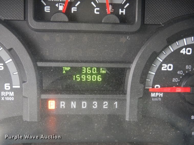 image for item DI6997 2013 Ford E450 Super Duty  shuttle bus