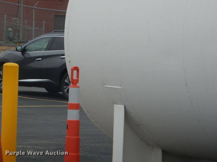 image for item DI6997 2013 Ford E450 Super Duty  shuttle bus