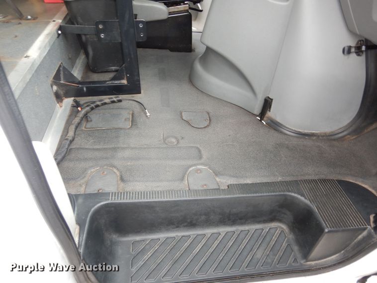 image for item DI6997 2013 Ford E450 Super Duty  shuttle bus