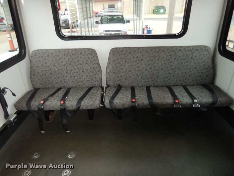 image for item DI6997 2013 Ford E450 Super Duty  shuttle bus