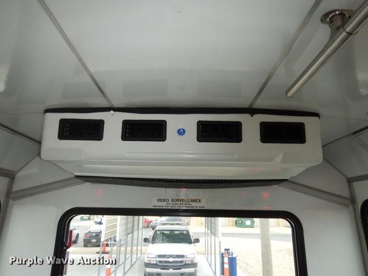 image for item DI6997 2013 Ford E450 Super Duty  shuttle bus