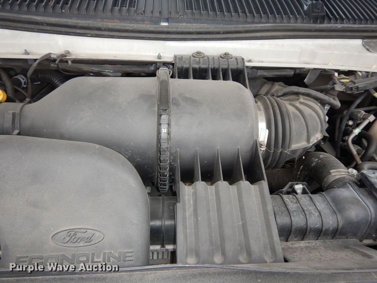 image for item DI6997 2013 Ford E450 Super Duty  shuttle bus