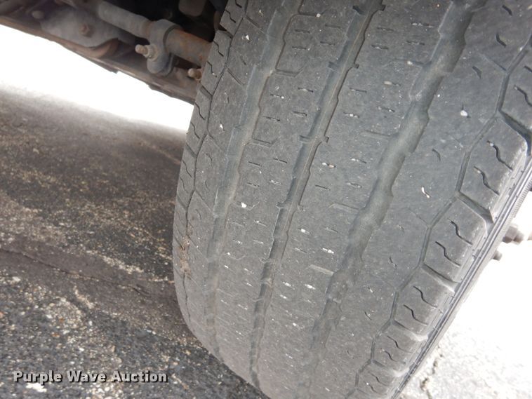 image for item DI6997 2013 Ford E450 Super Duty  shuttle bus