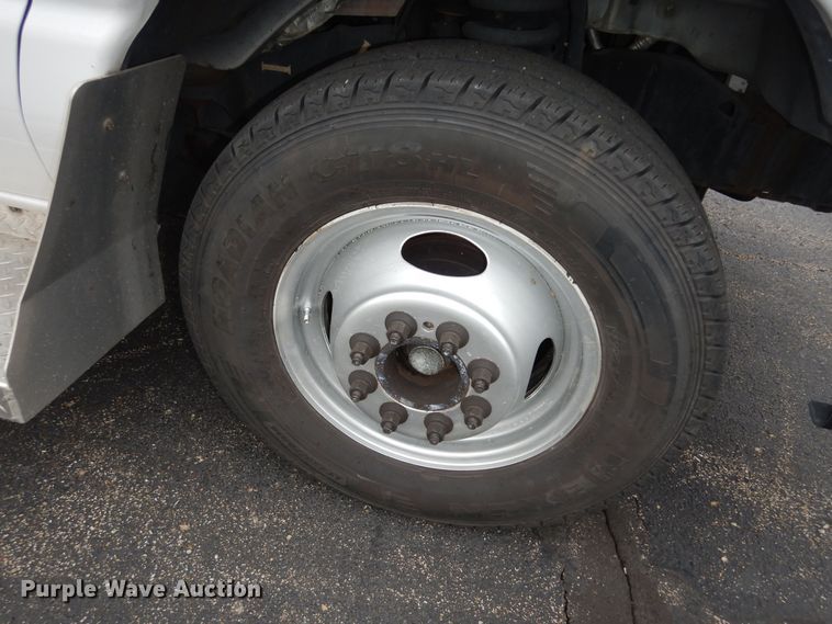 image for item DI6997 2013 Ford E450 Super Duty  shuttle bus