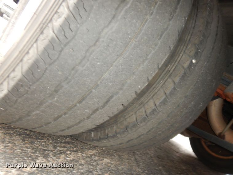 image for item DI6997 2013 Ford E450 Super Duty  shuttle bus