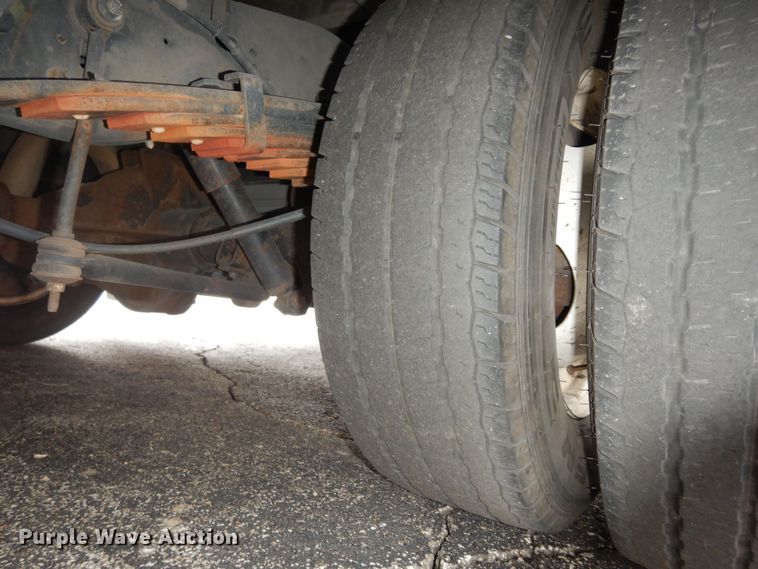 image for item DI6997 2013 Ford E450 Super Duty  shuttle bus