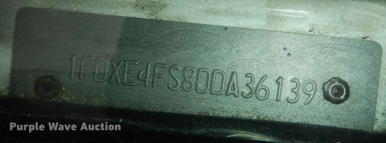 image for item DI6997 2013 Ford E450 Super Duty  shuttle bus