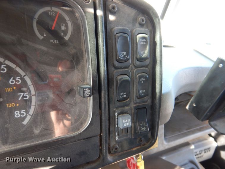 image for item DK2078 2005 Thomas 101PS  school bus