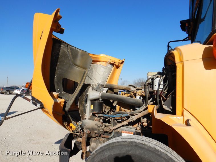 image for item DK2078 2005 Thomas 101PS  school bus