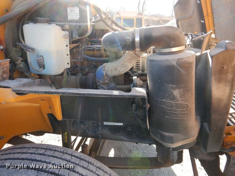 image for item DK2078 2005 Thomas 101PS  school bus