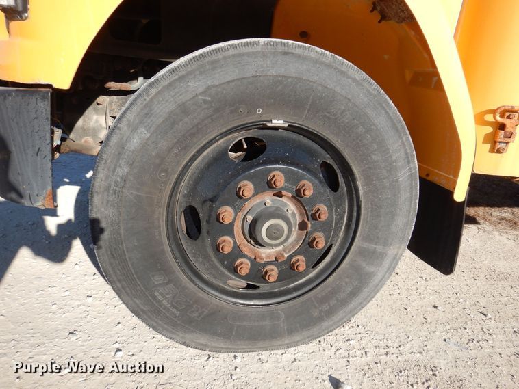 image for item DK2078 2005 Thomas 101PS  school bus