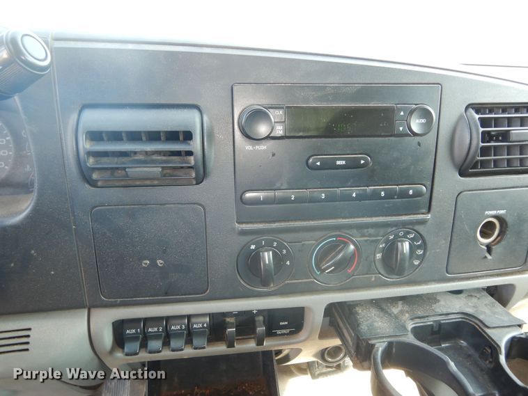 image for item DM3206 2006 Ford F450 Super Duty XL  delivery truck