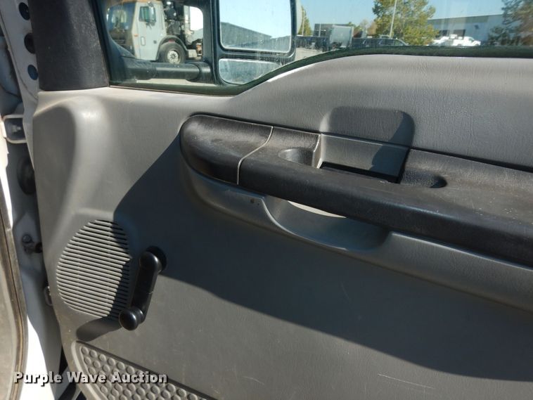 image for item DM3206 2006 Ford F450 Super Duty XL  delivery truck