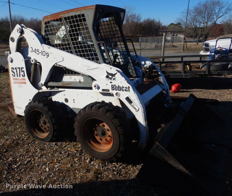 image for item DP8596 2004 Bobcat S175  skid steer loader