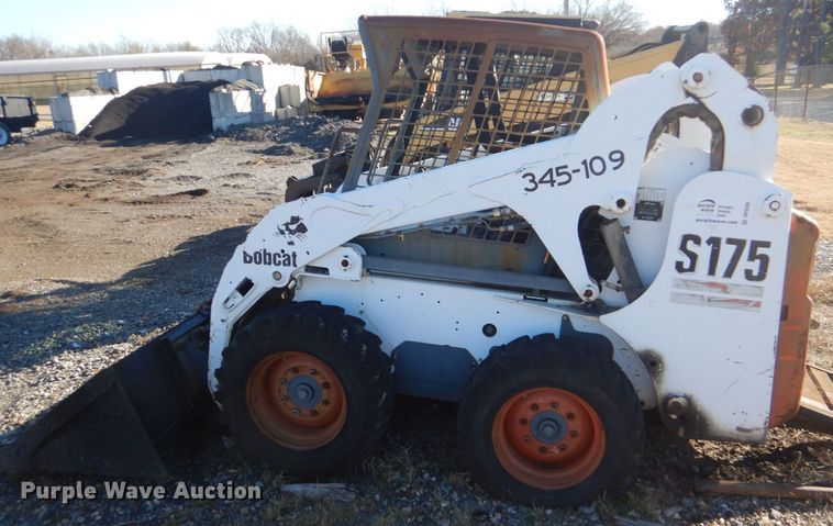 image for item DP8596 2004 Bobcat S175  skid steer loader