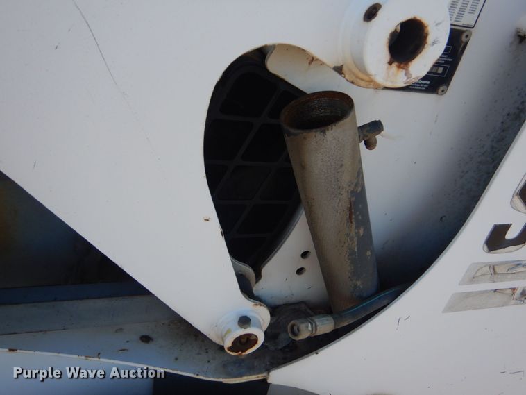 image for item DP8596 2004 Bobcat S175  skid steer loader