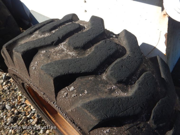 image for item DP8596 2004 Bobcat S175  skid steer loader