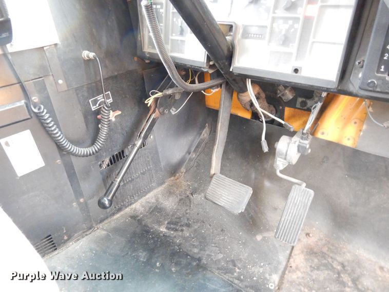 image for item DR8100 2003 Blue Bird  school bus