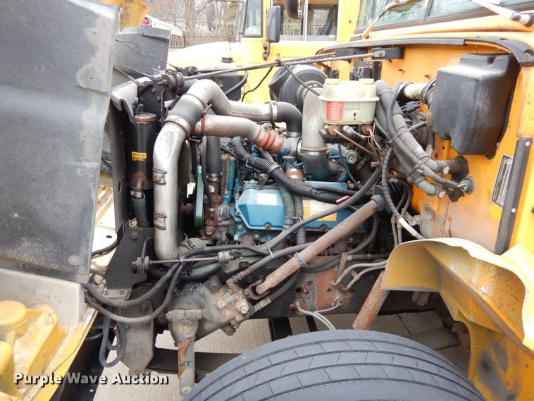 image for item DR8100 2003 Blue Bird  school bus