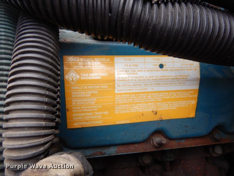 image for item DR8100 2003 Blue Bird  school bus