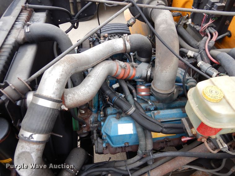 image for item DR8100 2003 Blue Bird  school bus