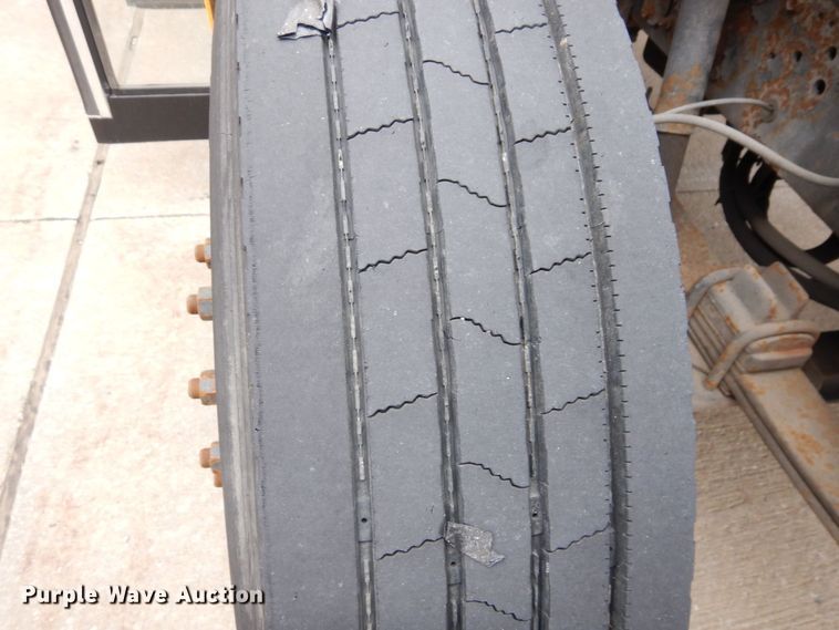 image for item DR8100 2003 Blue Bird  school bus