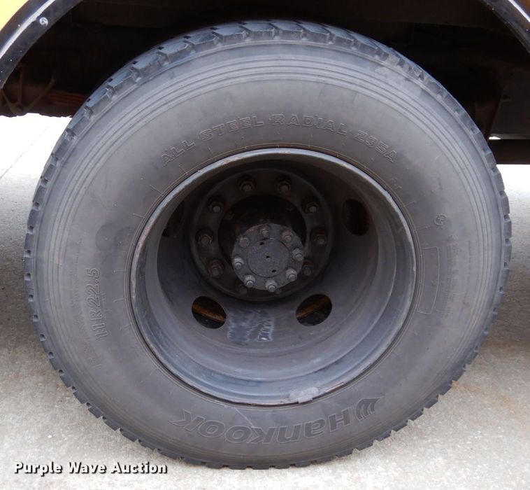 image for item DR8100 2003 Blue Bird  school bus