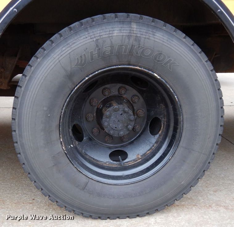 image for item DR8100 2003 Blue Bird  school bus